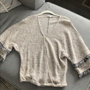 Short sleeve light sweater